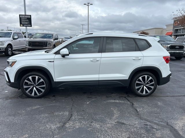 2023 Volkswagen Taos SE photo 2