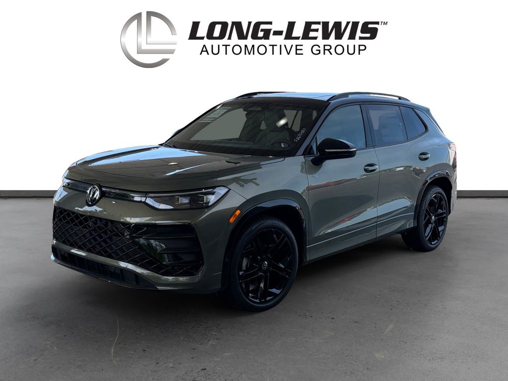 2026 Volkswagen Tiguan 2.0T SE R-Line Black's photo