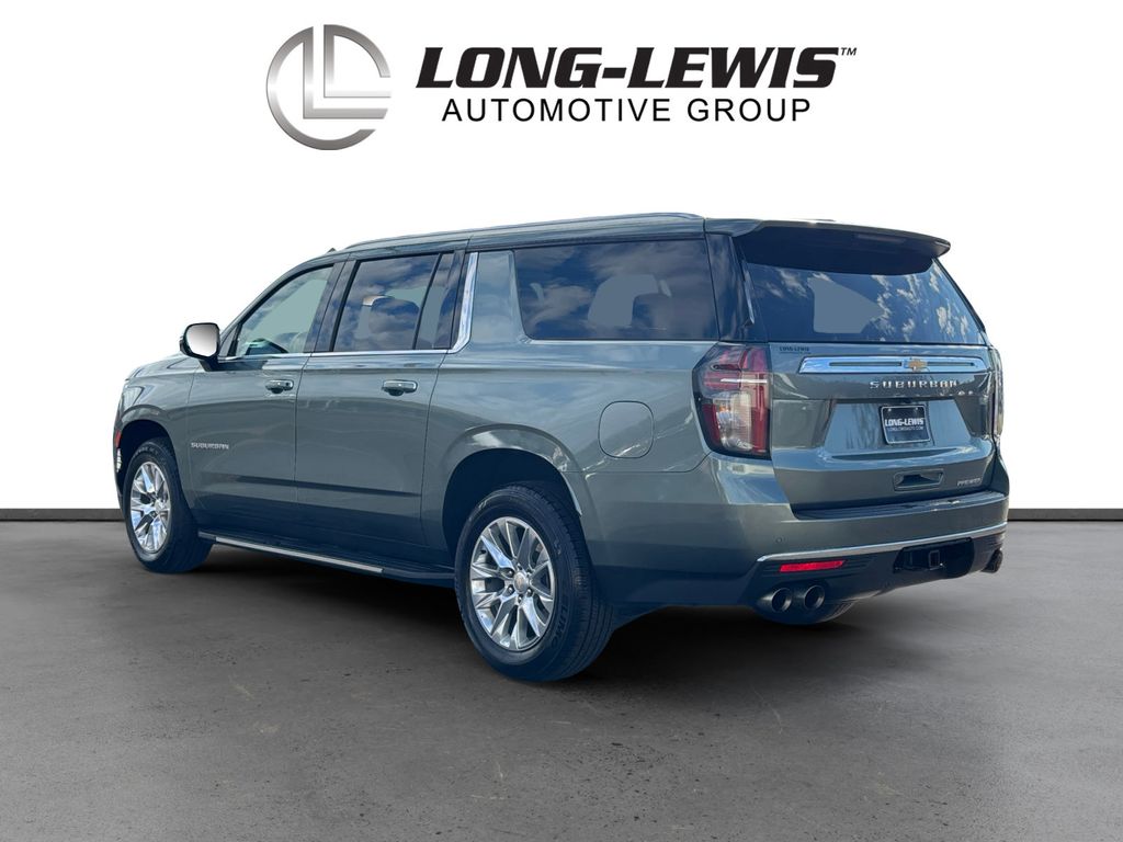 2023 Chevrolet Suburban Premier photo 3