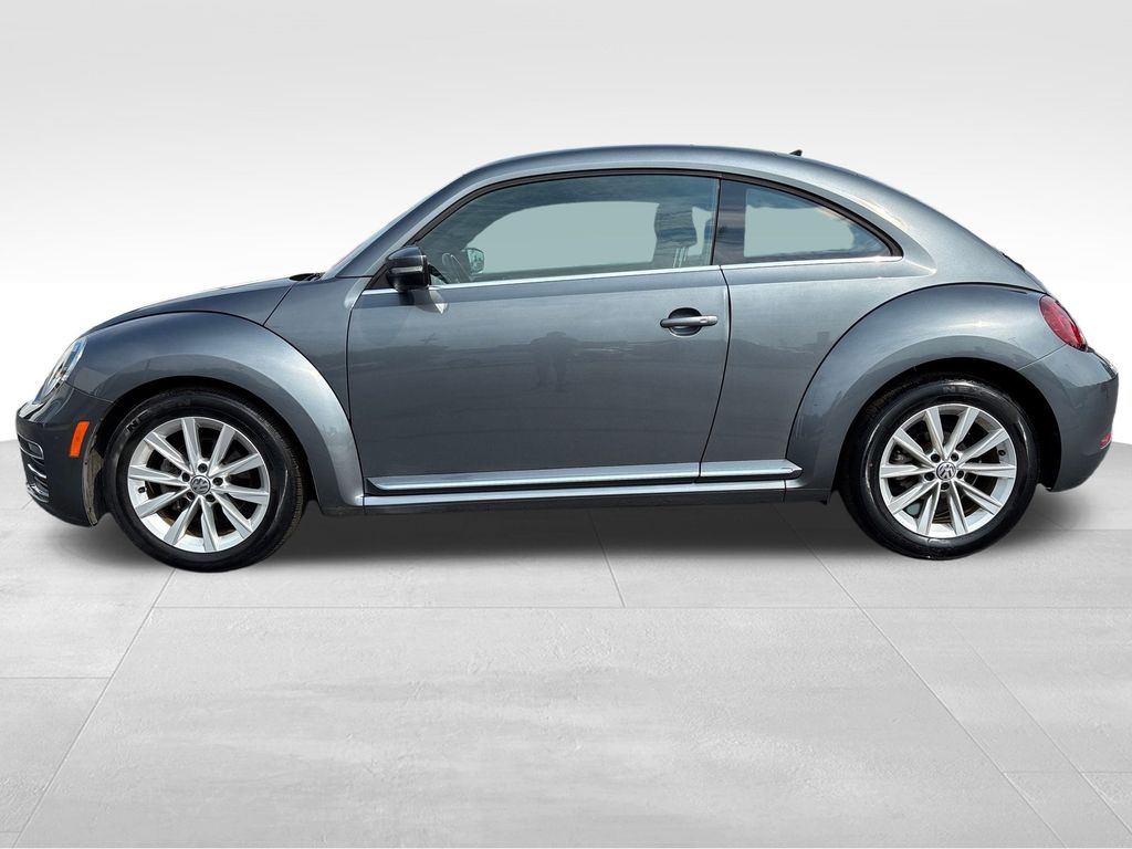 2019 Volkswagen Beetle SE photo 2