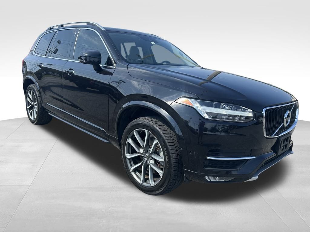 2018 Volvo XC90 T6 AWD Momentum photo 2