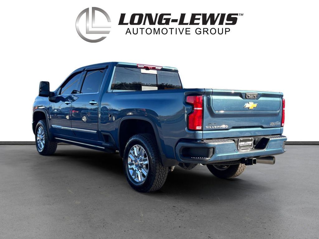 2025 Chevrolet Silverado 2500HD High Country photo 3
