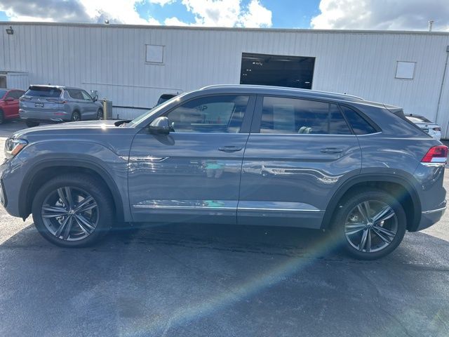 2021 Volkswagen Atlas Cross Sport V6 SE Technology R-Line photo 2