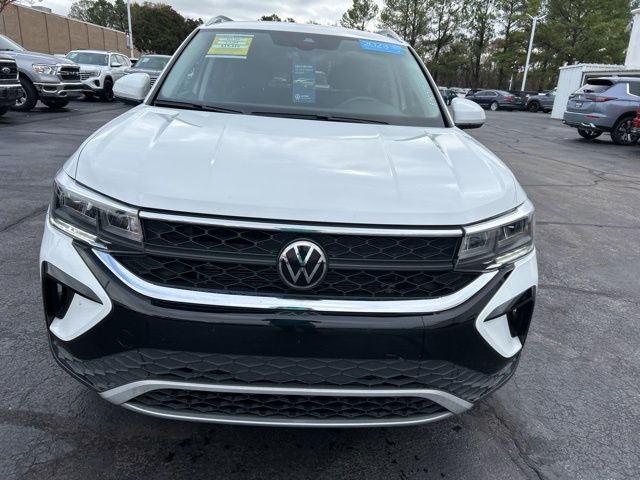 2023 Volkswagen Taos SE photo 3