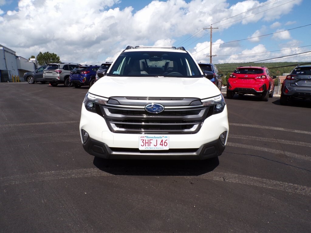 2025 Subaru Forester Premium photo 4