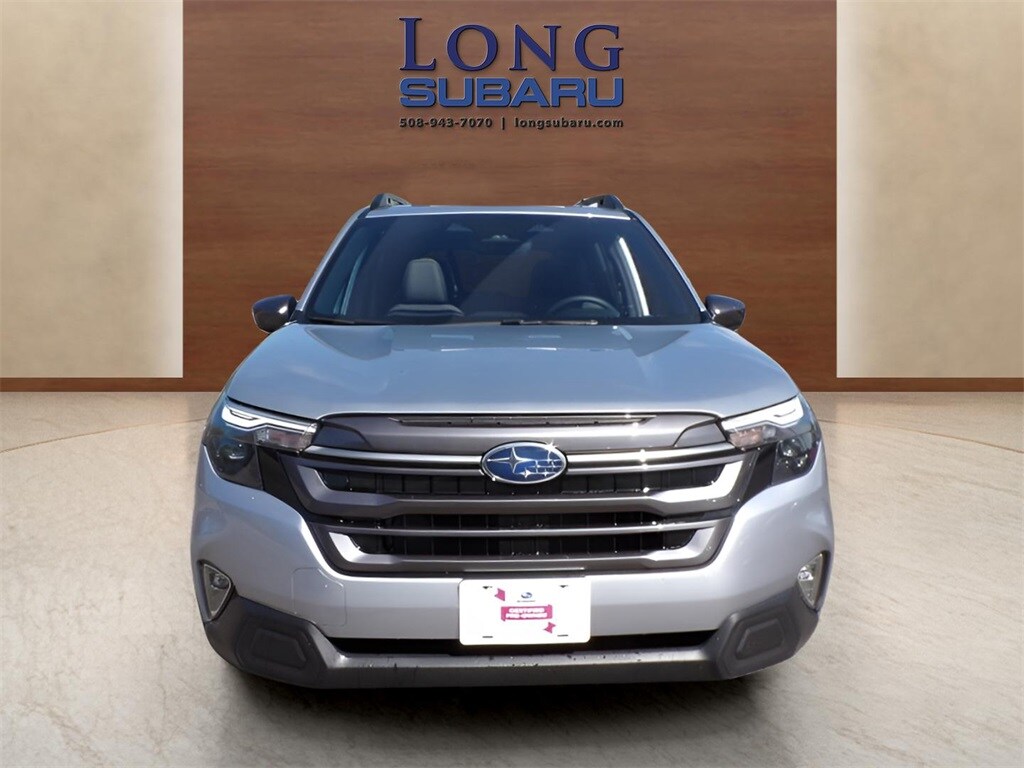 2025 Subaru Forester Premium photo 3