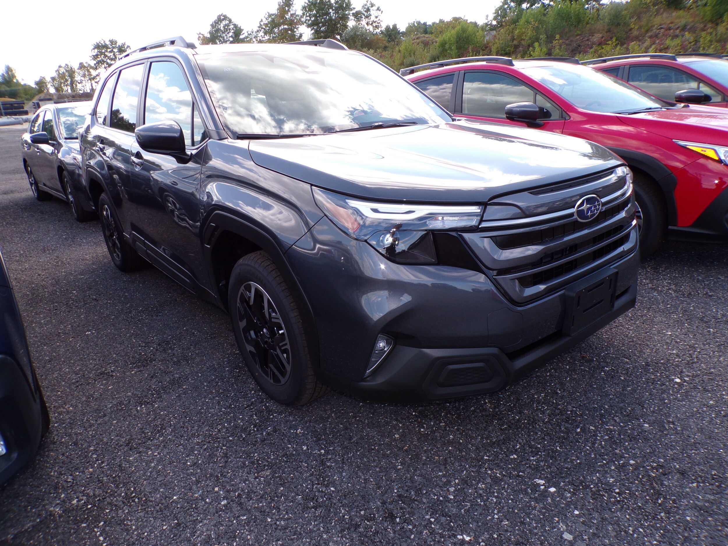 2025 Subaru Forester Premium photo 2