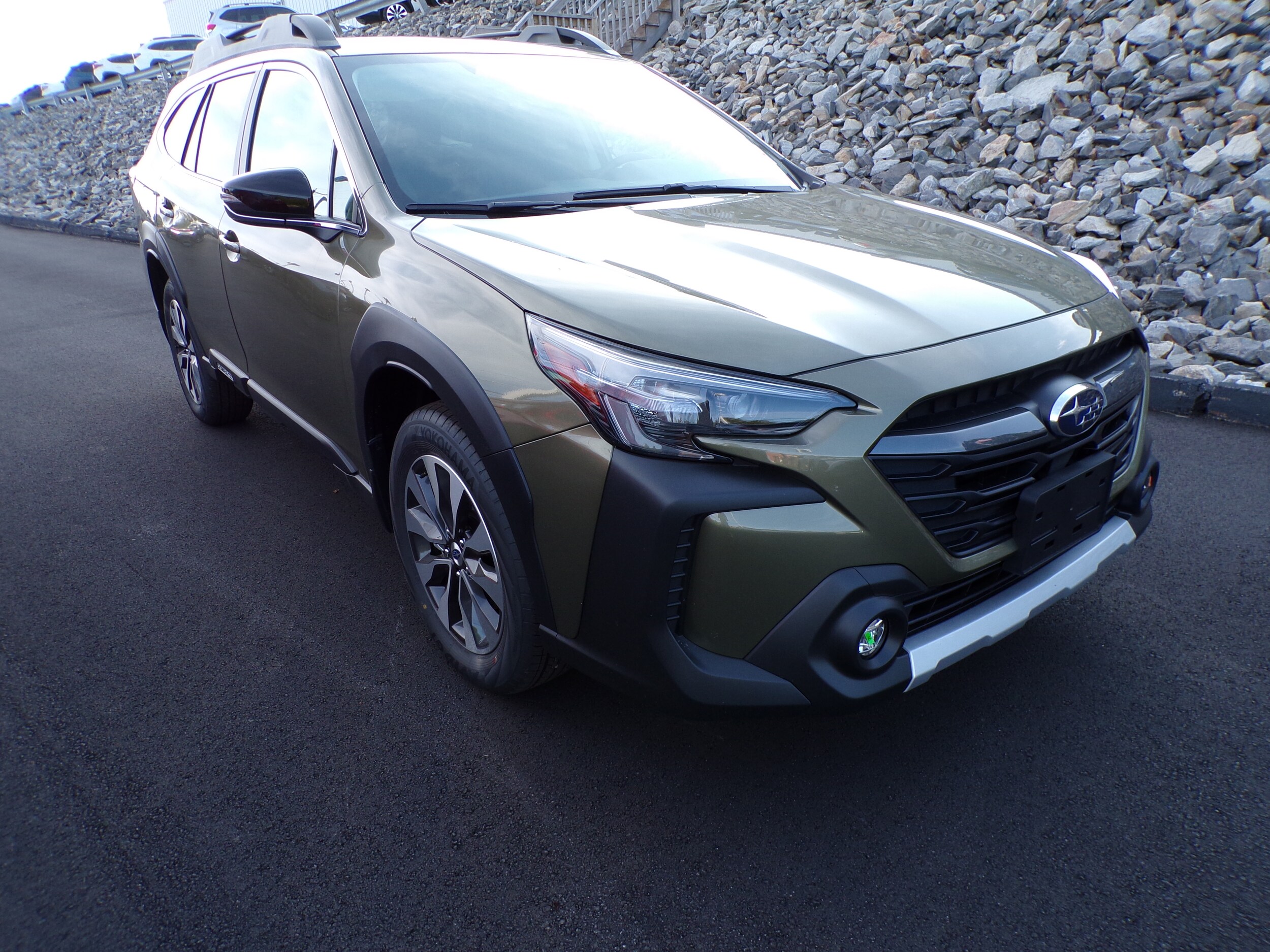 2025 Subaru Outback Limited photo 3