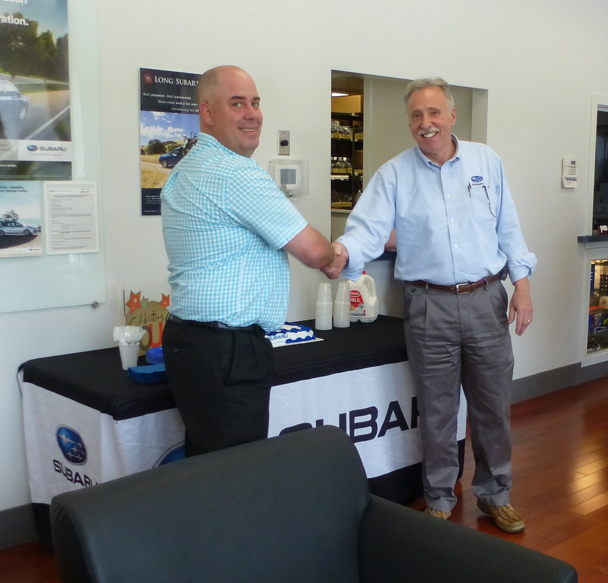 GM Scott Barry (l) congratulates David Eastty