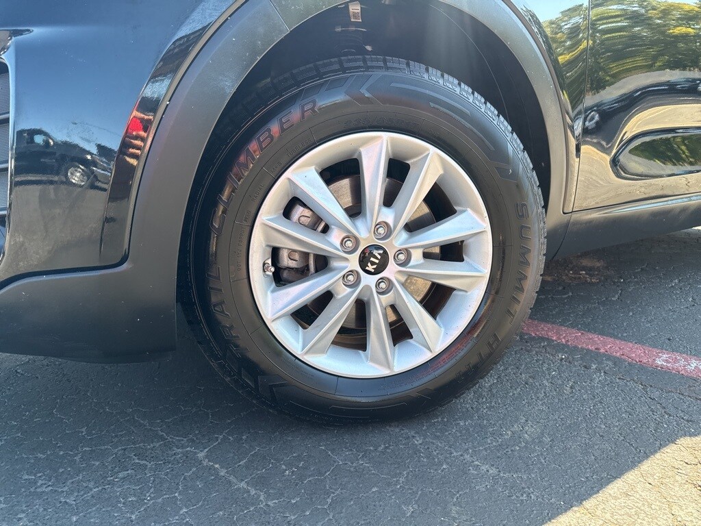 2019 Kia Sorento L photo 2
