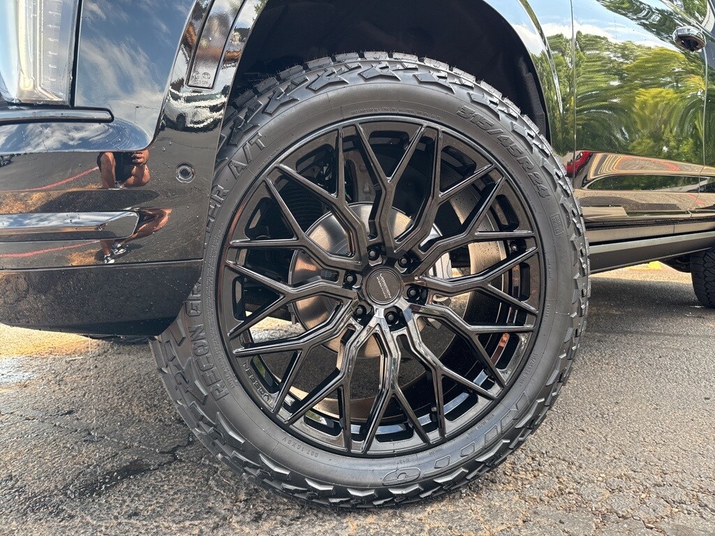 2025 Cadillac Escalade Premium Luxury photo 2