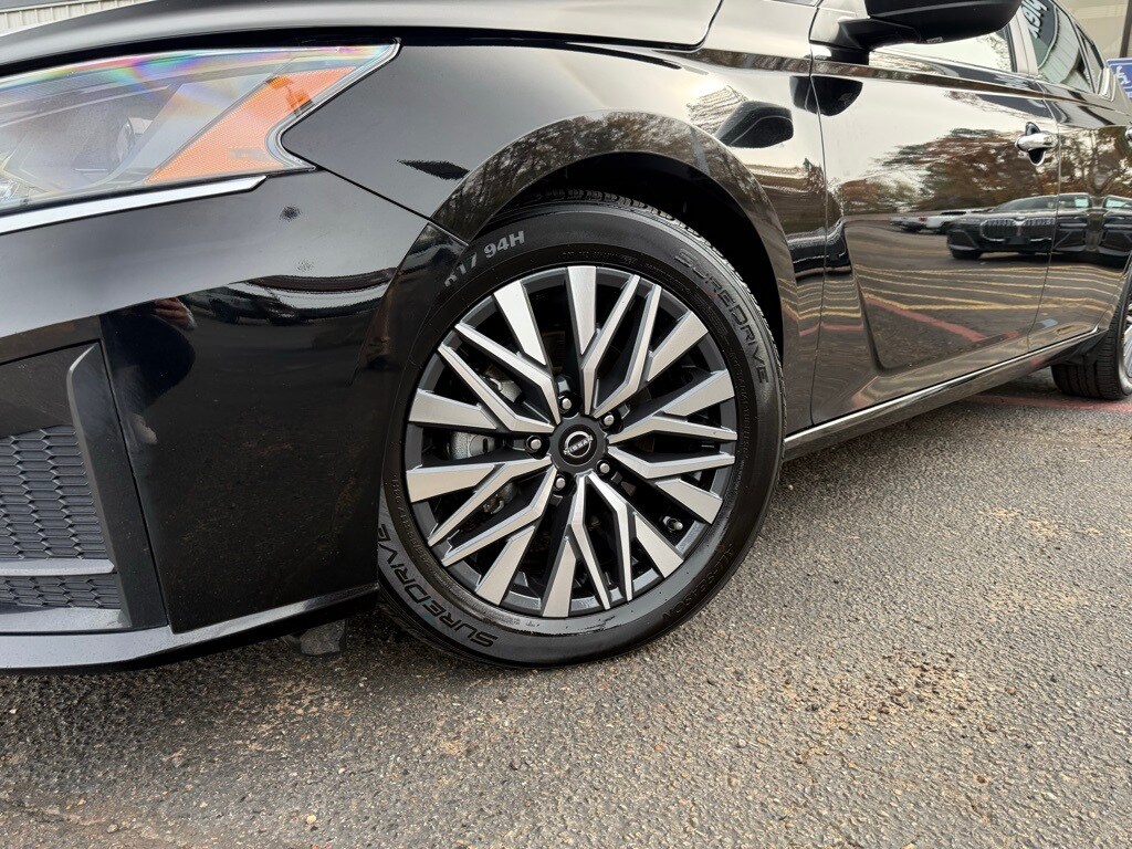 Used 2024 Nissan Altima 2.5 SV Sedan