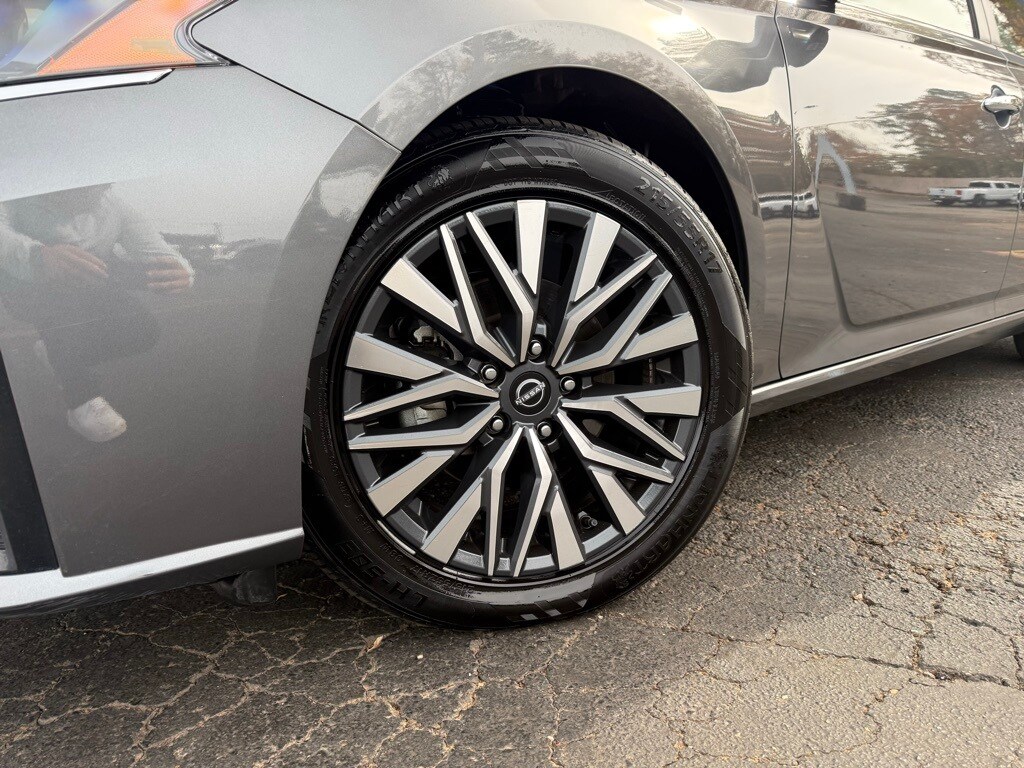 Used 2024 Nissan Altima 2.5 SV Sedan