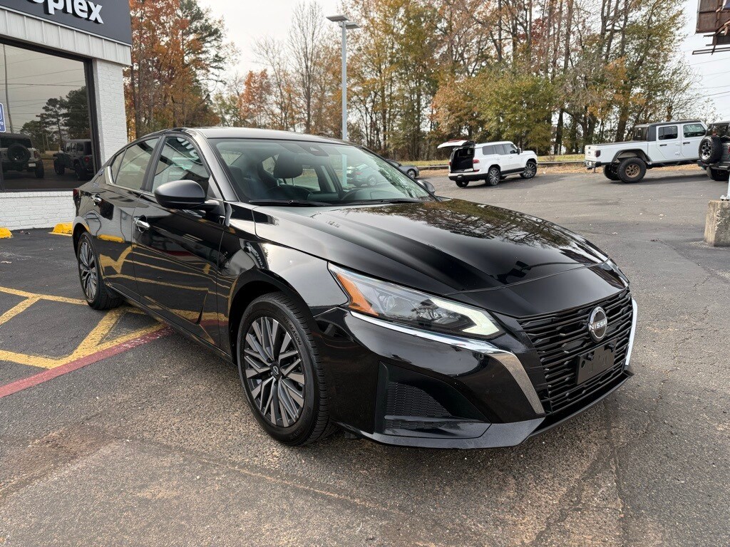 Used 2024 Nissan Altima 2.5 SV Sedan