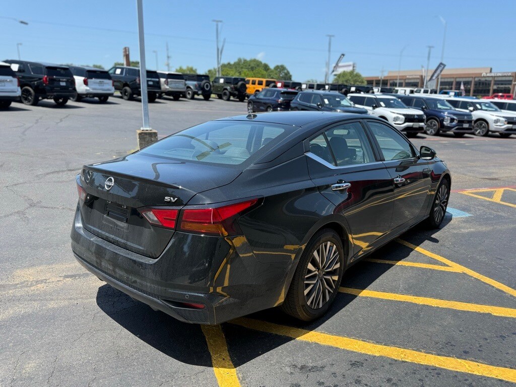 2023 Nissan Altima 2.5 SV photo 3