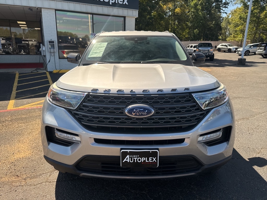 2022 Ford Explorer XLT photo 2