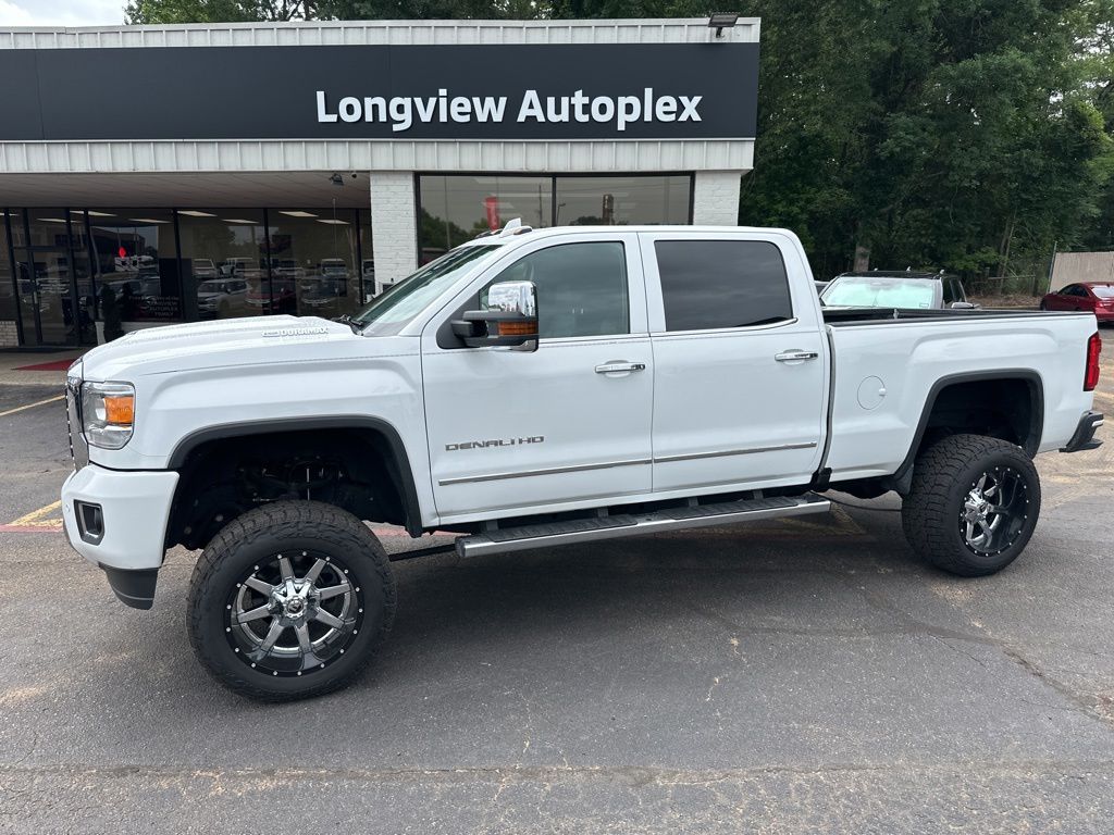 2017 GMC Sierra 4WD Crew Cab Standard Box Denali's photo