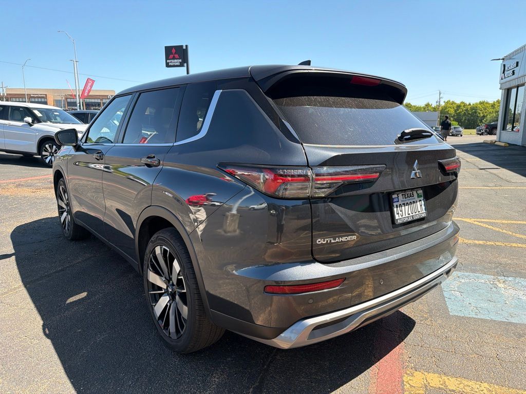 2026 Mitsubishi Outlander SE - Photo 9