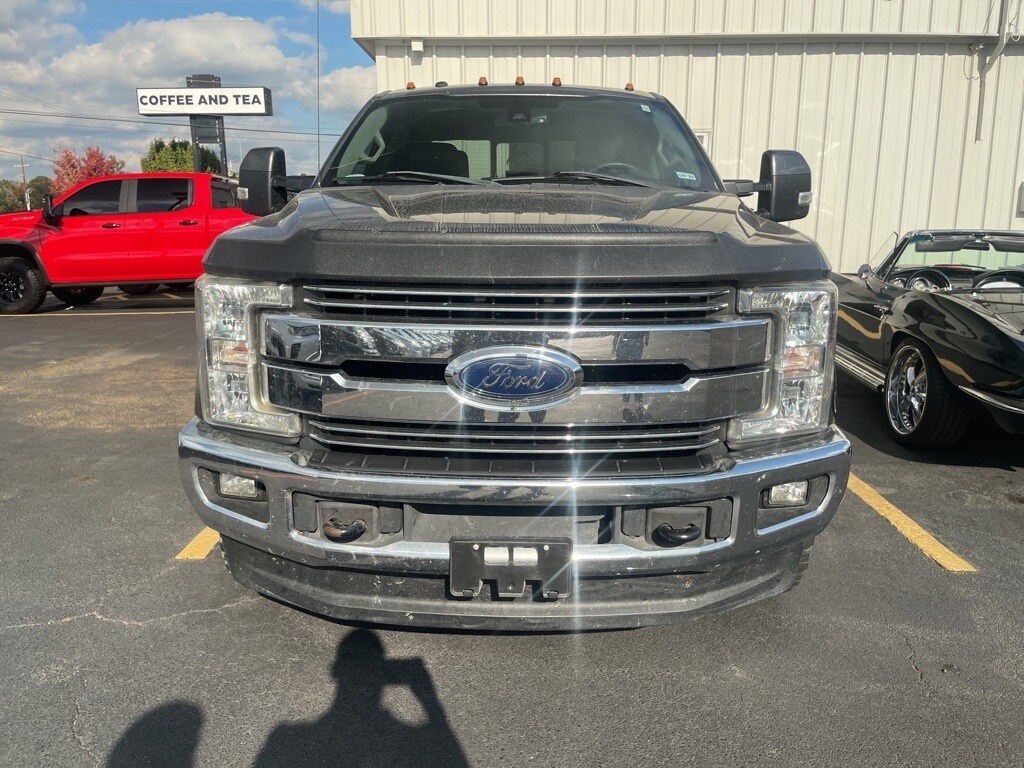 2017 Ford F-350 Lariat photo 2