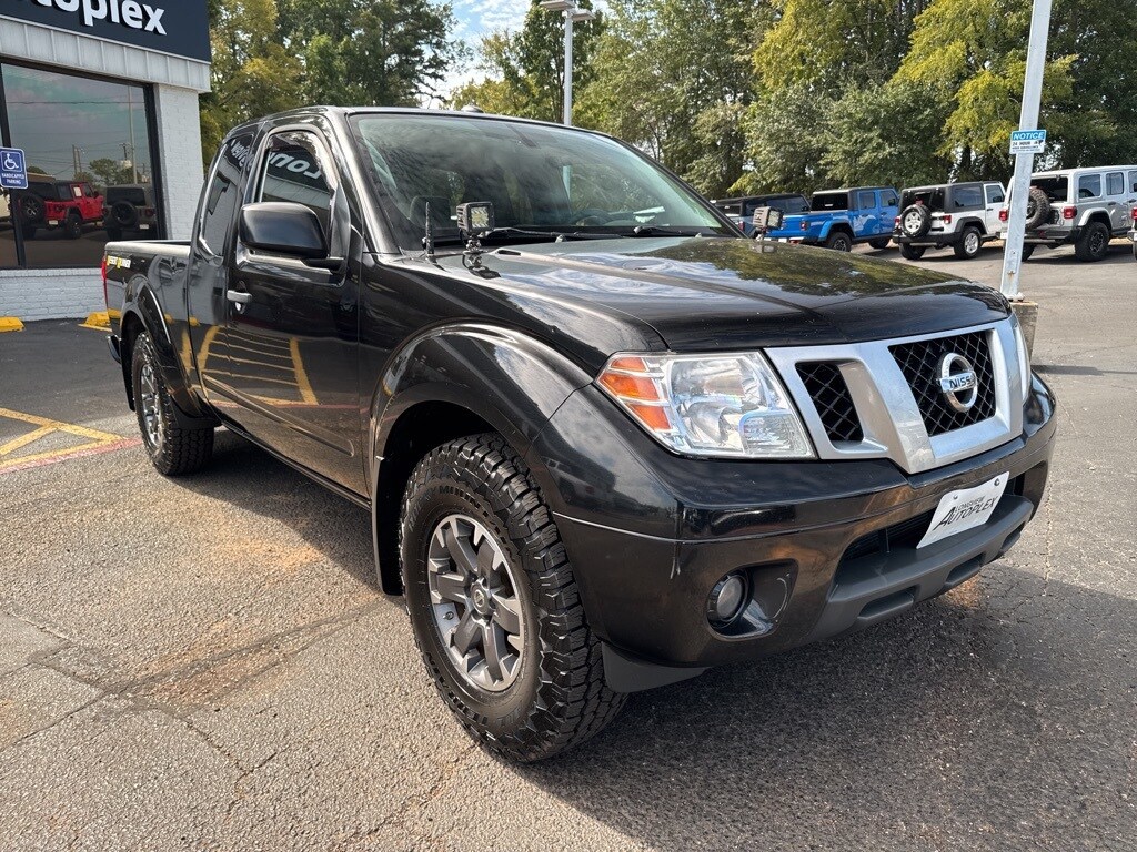 2017 Nissan Frontier SV photo 4