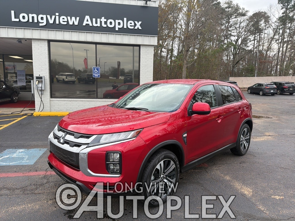 2023 Mitsubishi Outlander ES's photo