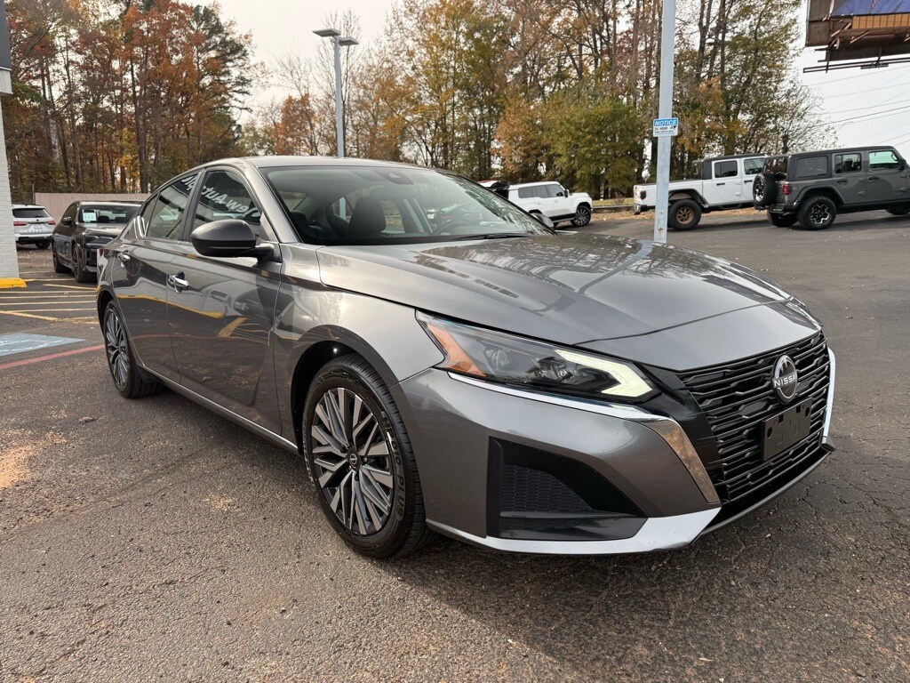 Used 2024 Nissan Altima 2.5 SV Sedan