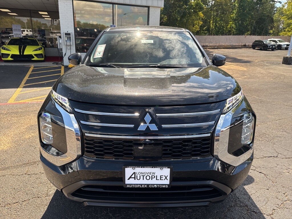 2025 Mitsubishi Outlander ES 2.5 photo 2