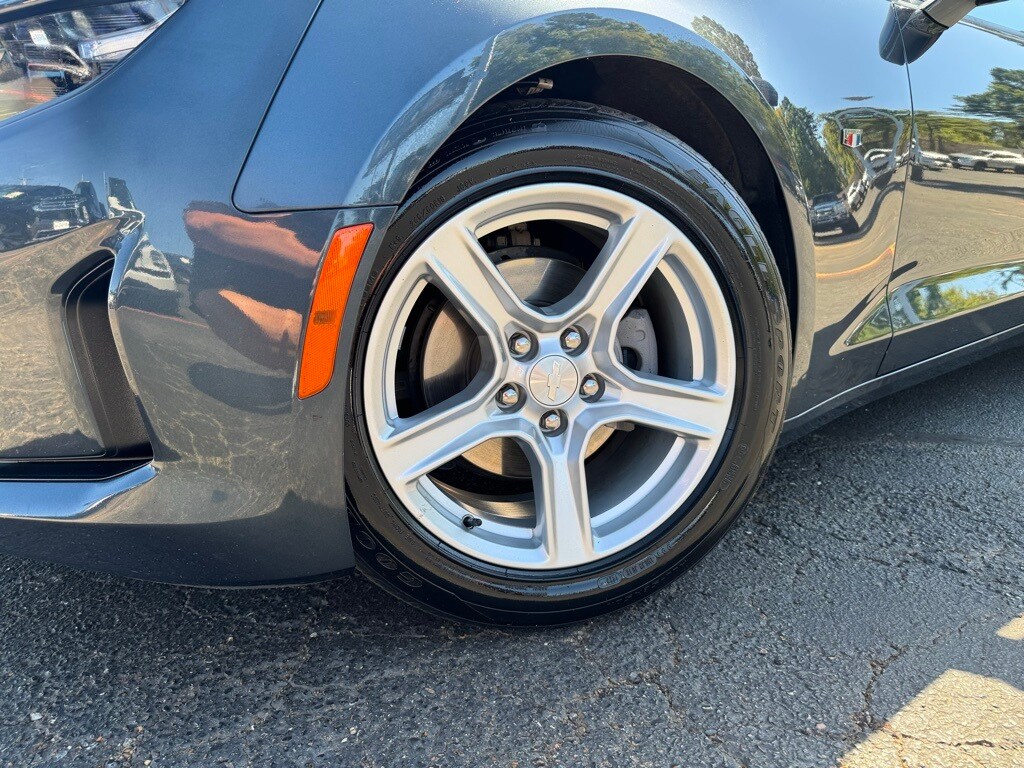 2023 Chevrolet Camaro 1LT photo 2