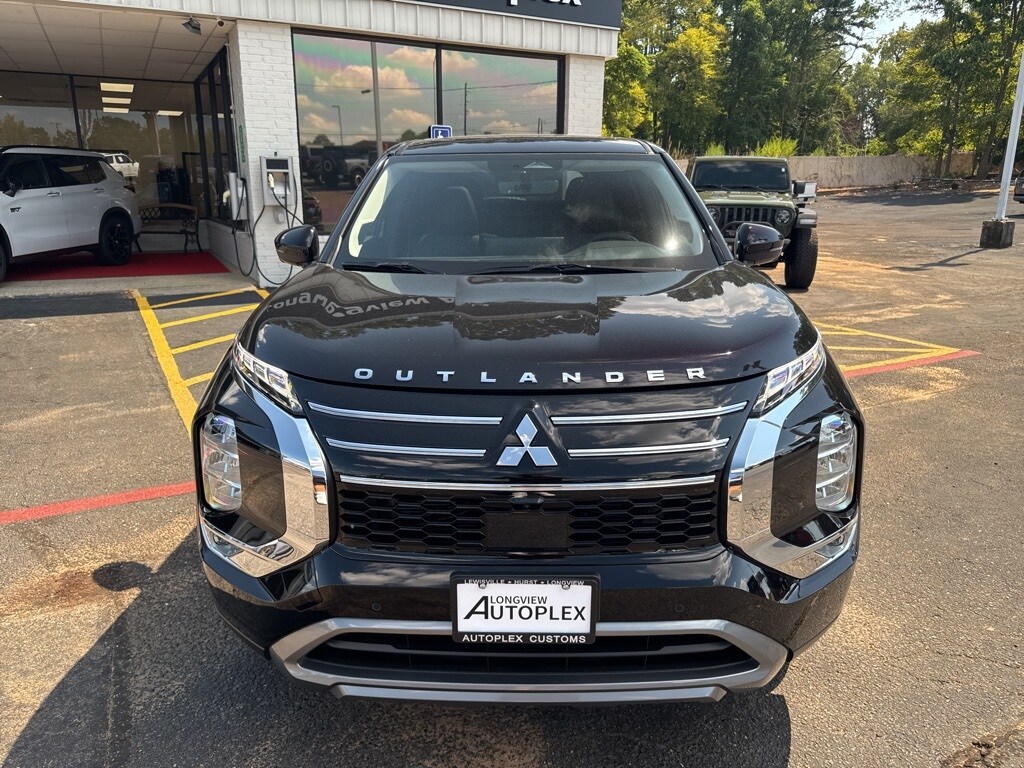 2025 Mitsubishi Outlander SE photo 3