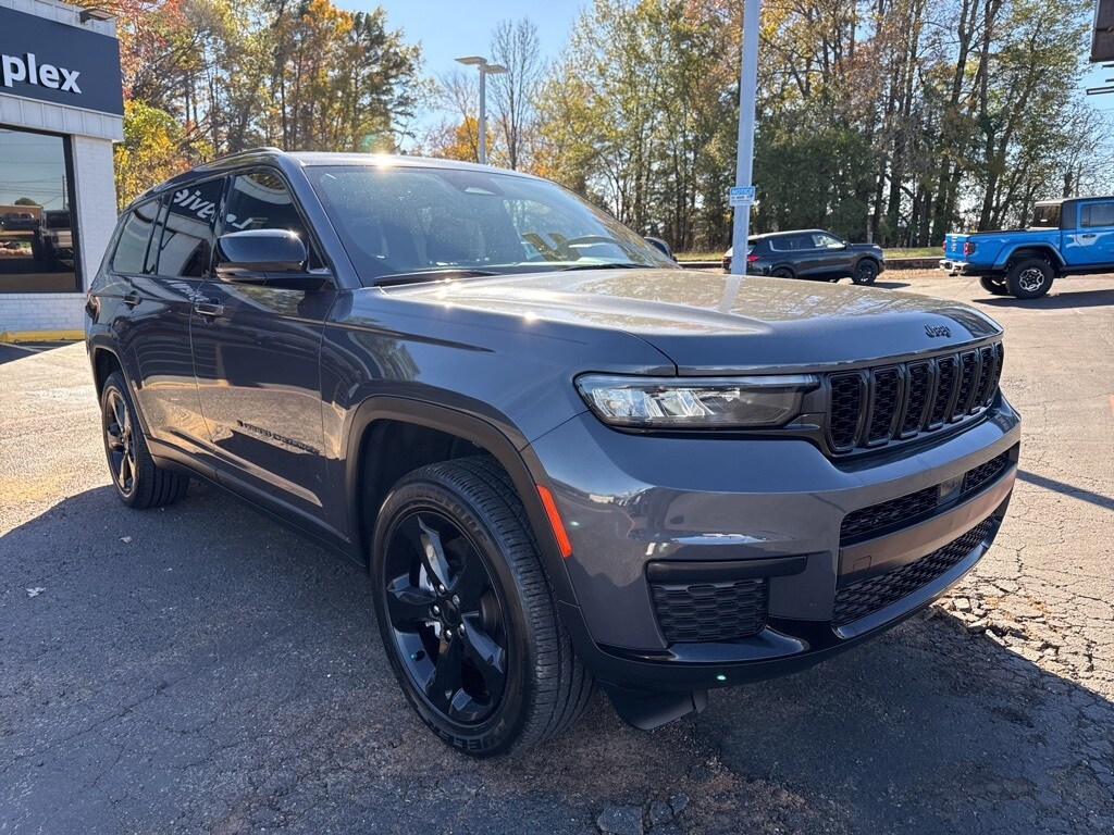 2023 Jeep Grand Cherokee Altitude photo 4