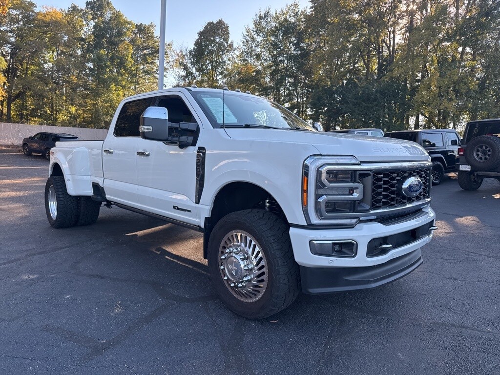 2023 Ford F-350 Platinum photo 2