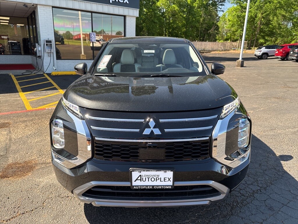 2025 Mitsubishi Outlander SE photo 3