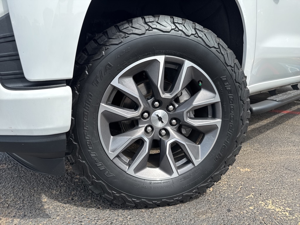 Used 2021 Chevrolet Silverado 1500 RST with VIN 3GCUYEELXMG134073 for sale in Longview, TX