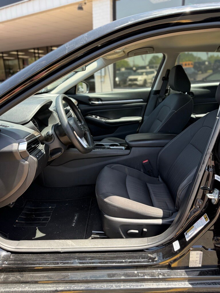 2023 Nissan Altima 2.5 SV photo 4