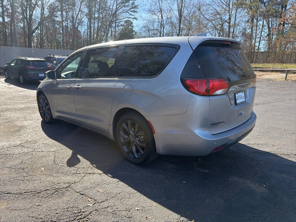 Used 2018 Chrysler Pacifica Touring Plus Minivan/Van