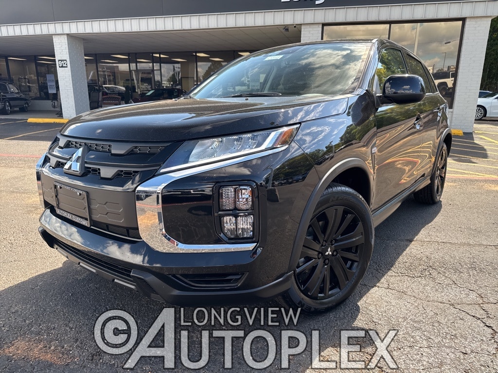 2025 Mitsubishi Outlander Sport LE's photo