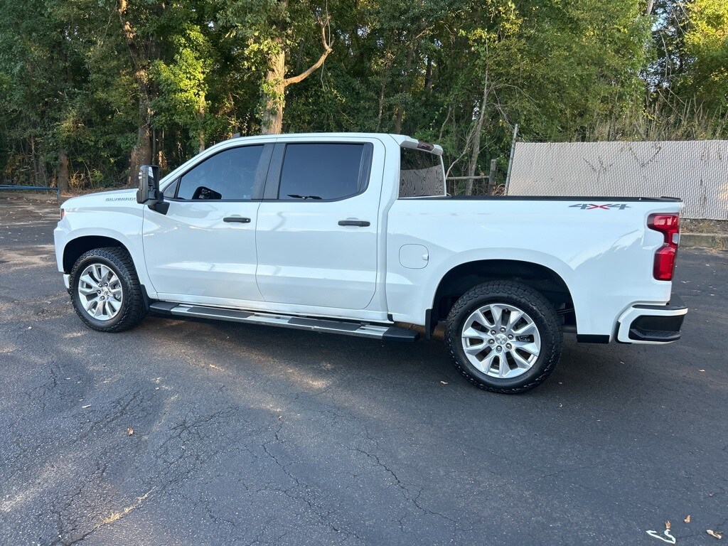 2021 Chevrolet Silverado 1500 Custom photo 2