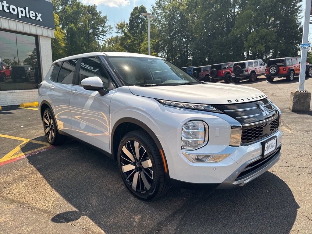 2025 Mitsubishi Outlander SE photo 4