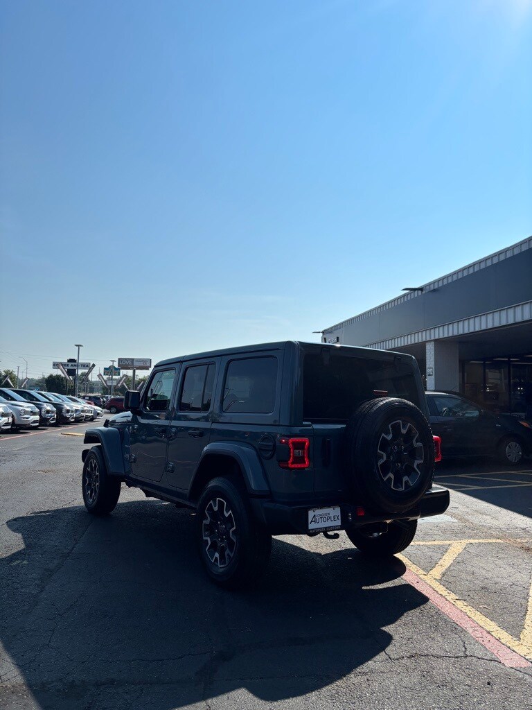 2024 Jeep Wrangler Sahara photo 2