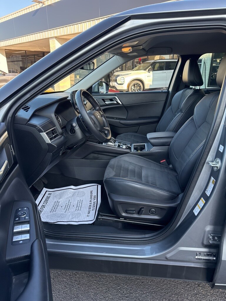 2022 Mitsubishi Outlander SE photo 3