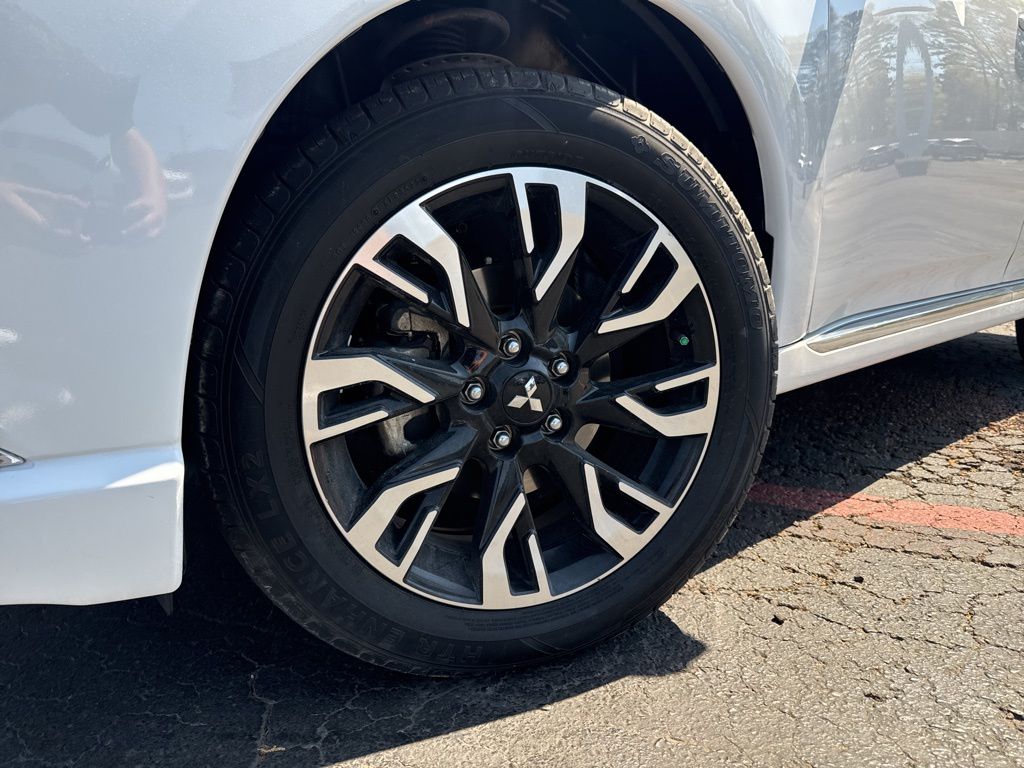 Used 2018 Mitsubishi Outlander SEL with VIN JA4J24A50JZ059623 for sale in Longview, TX