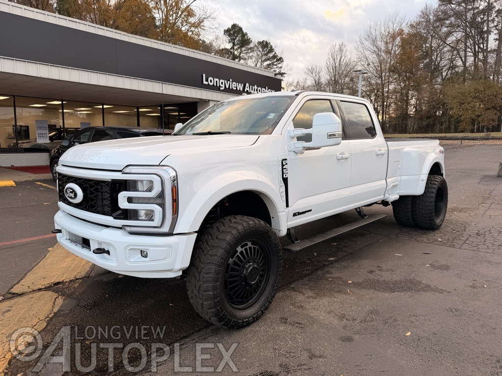 2026 Ford F-450 Super Duty Lariat's photo