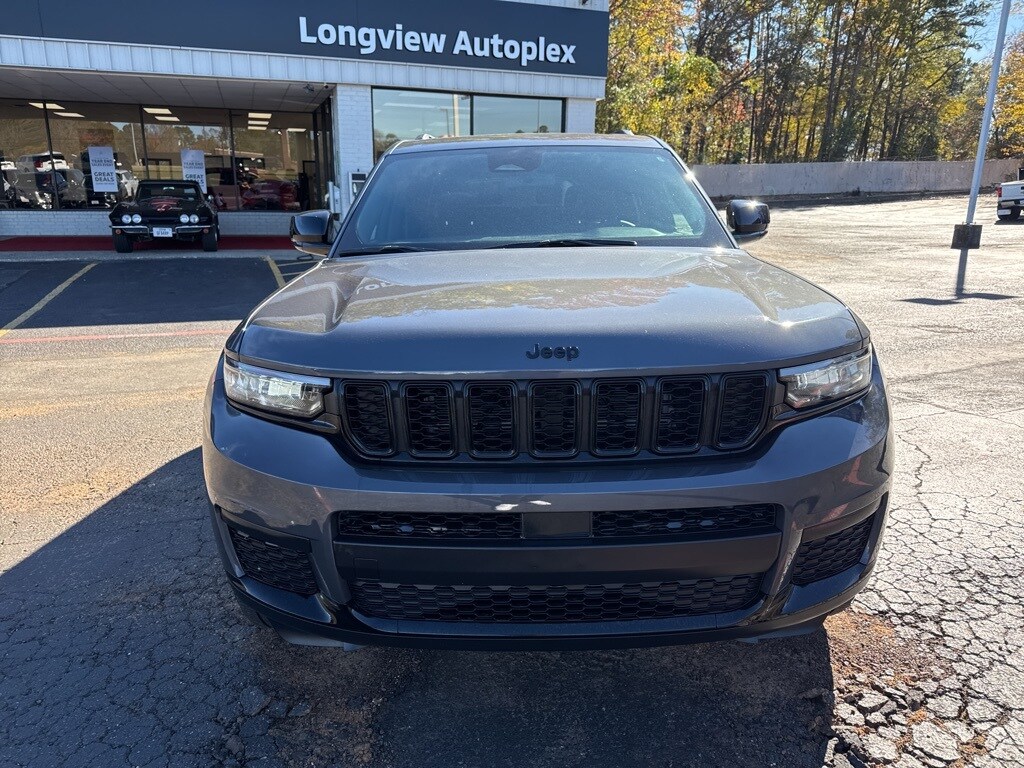 2023 Jeep Grand Cherokee Altitude photo 3