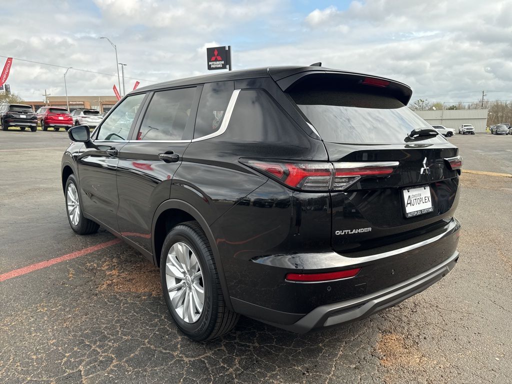 2026 Mitsubishi Outlander ES - Photo 9