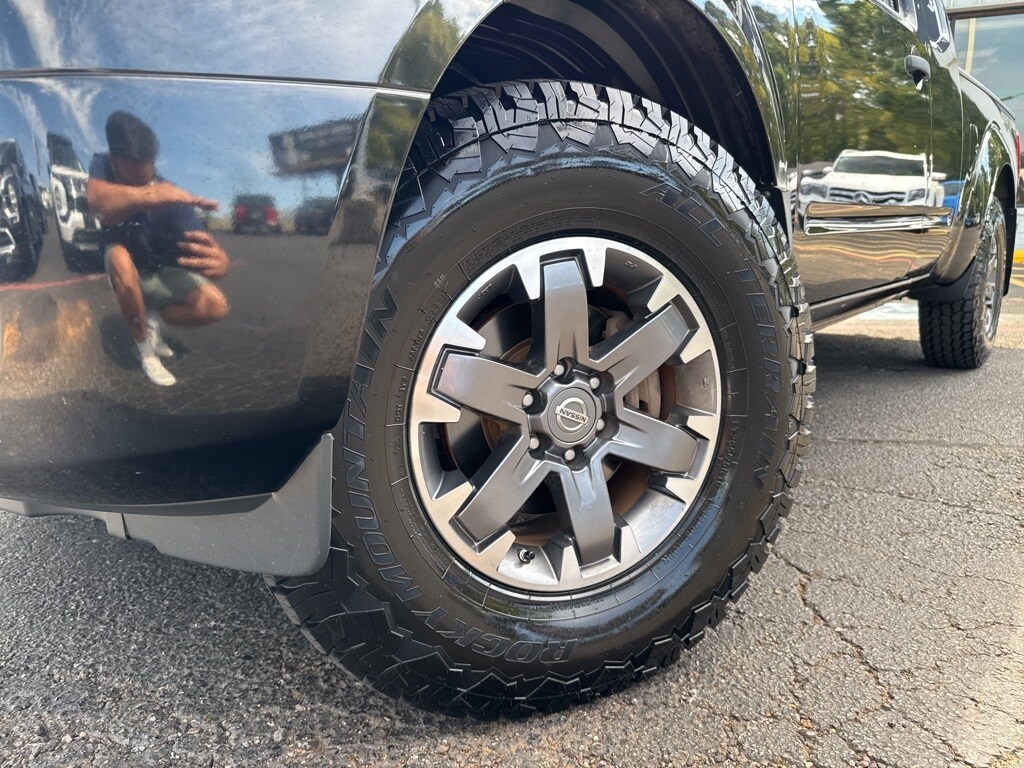 2017 Nissan Frontier SV photo 2