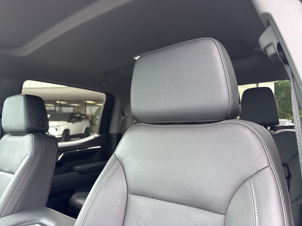 2024 GMC Sierra 1500 SLT - Photo 18