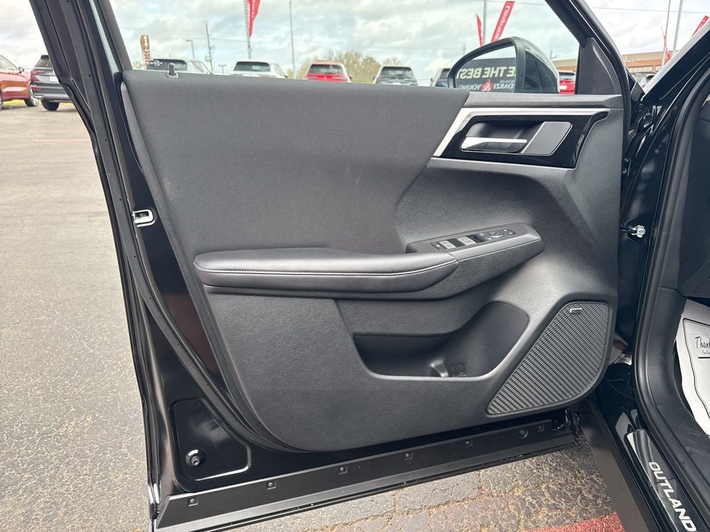 2026 Mitsubishi Outlander ES - Photo 11