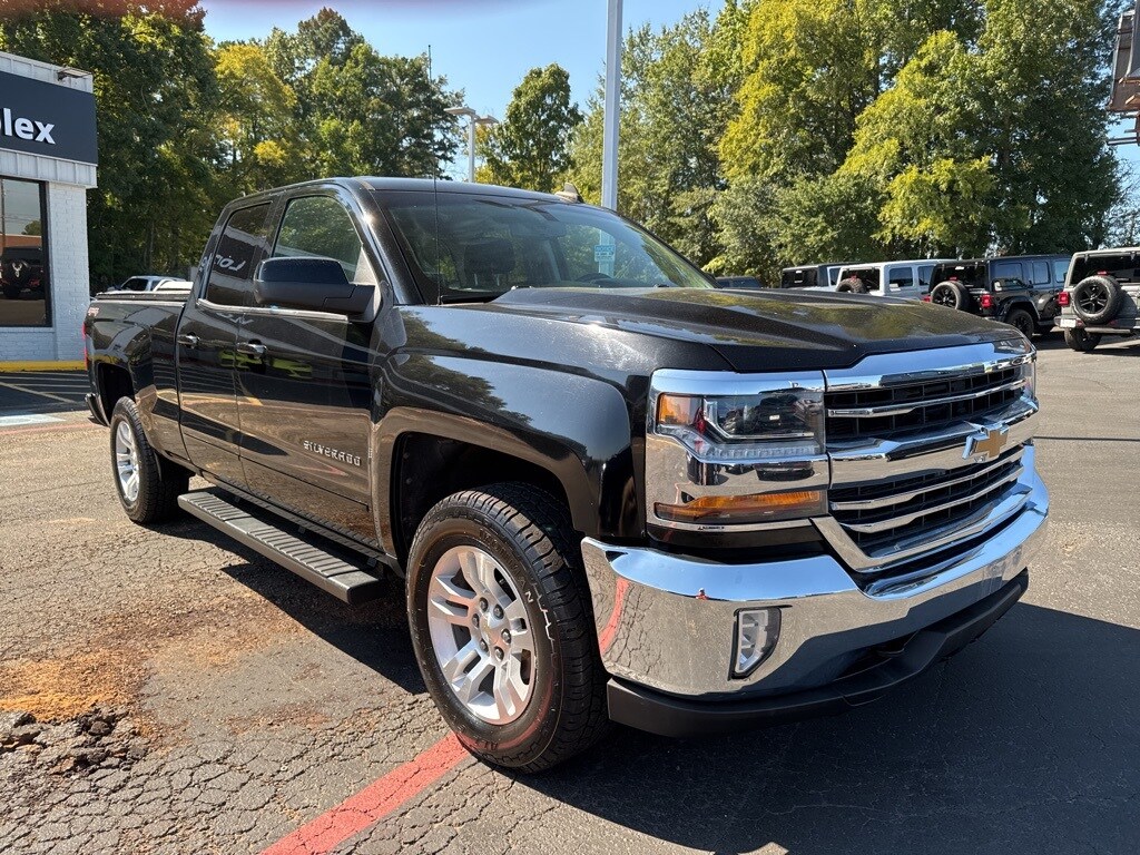 2016 Chevrolet Silverado 1500 LT photo 3