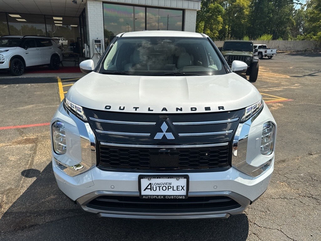 2025 Mitsubishi Outlander SE photo 3