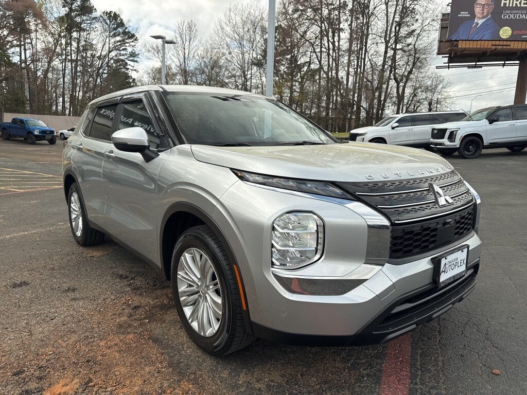 Used 2024 Mitsubishi Outlander ES SUV